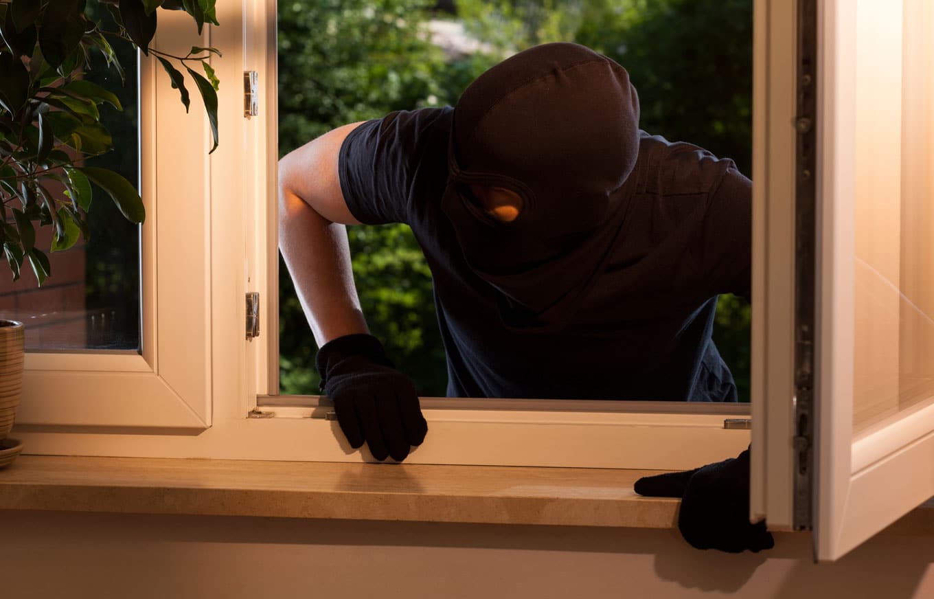 20 preventive steps to save your house from burglars